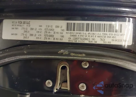 2018 Ram 1500 Express 4X4 6'4 Box z USA, uszkodzony, nr VIN 1C6RR7FT8JS284613